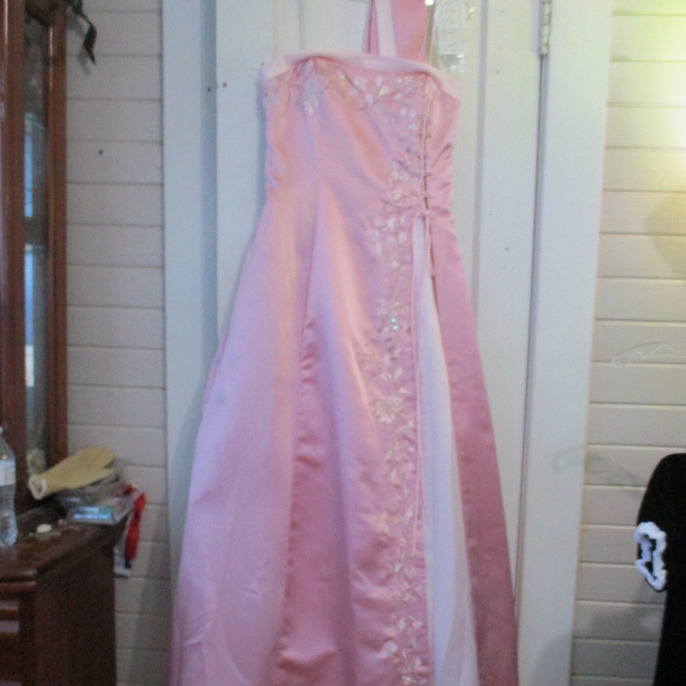 LADIES JR. SIZE M..PINK.FORMAL. FIESTA.NWT